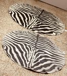 2ST FINA RUNDA ZEBRA MÖNSTRADE MATTOR, 160x160 & 120x120CM