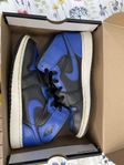 Jordan 1 Hyper Royal 