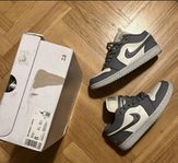 Air Jordan 1 Low SE Stl 41 mycket bra skick