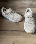 Hm sneakers 32 beige kanin söta  skor bra mot väta vatten