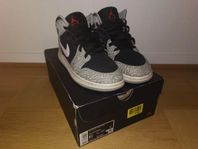 NIKE Air Jordan 1 mid strl 39