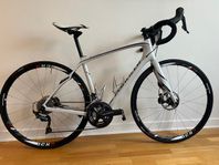 Tjejracer i karbon - Specialized Ruby Elite med skivbromsar 