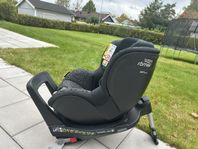 SWINGFIX M I-SIZE BILBARNSTOL från Britax 