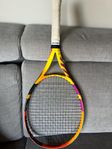 Rafael Nadal Puré Aero 2021 tennis rack. En Linda på köp