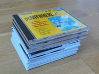 Paketpris: 25 CD med äldre datorprogram, manualer m.m.