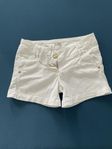 Staff snygga vita shorts med guldfärgade detaljer, st. 25