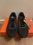 Nike Tanjun Tennissko strl 40 Herr