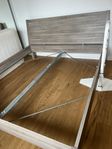 Ikea nyvoll sängarna 180 cm med 2 nattduksbord