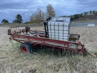 Gödselspridare och  IBC-tank bortskänkes