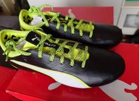 Puma fotbollsskor nya stlk 39