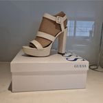 Oanvända vita Guess skor (Nypris 1500 kr) 