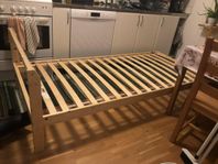 90 cm IKEA-säng LURÖY (Gratis mot upphämtning)