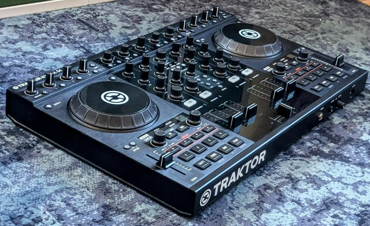 Traktor Kontrol S4 mk1