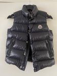 Moncler väst stl 140