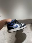 Jordan 1 mid racer blue