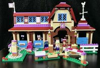 LEGO Friends - flera olika legomodeller.