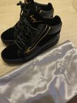 Giuseppe Zanotti Kriss