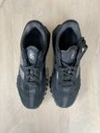 New Balance Black Magnet 