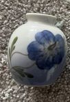 Royal Copenhagen cranesbill flower vase mini