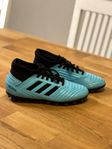 Fotbollsskor Adidas Predator  34