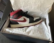 Nike AIR JORDAN MID1