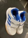 Adidas inneskor gympaskor fint skick strl 29