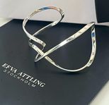 Efva Attling Twisting Cuff Armring i silver.