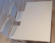 Ikea Sundvik barnbord och 2 stolar 