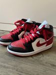 NIKE AIR JORDAN 1MID