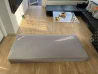 Säng Sultan 90x200 cm mekar inkluderade!