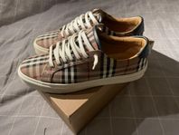 Burberry sneakers 