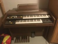 Yamaha orgel BK4C bortskänkes.