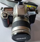 Nikon F65 med zoomobjektiv 