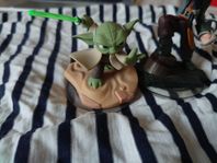 Figurer till spelet Disney Infinity.. Yoda och en pirat