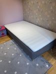 säng IKEA Snarum 105