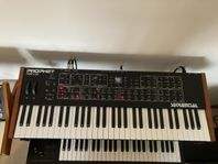 Sequential Prophet rev 2 keyboard (16 röster)