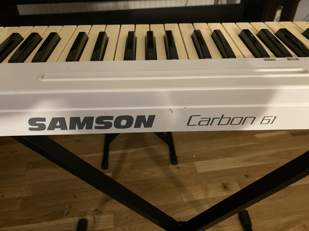 Samson carbon 61 midi keyboar...