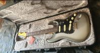 Ny  Fender elgitarr