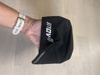 Inov-8 Train Elite Beanie i svart. 