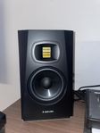 Adam audio t5v 