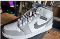 Jordan 1 Mid Light Smoke Grey Anthracite