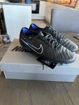 Nike fotbollsskor stl.40