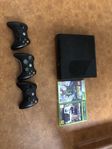 xbox 360 e med 3 kontroller plus 2st spel