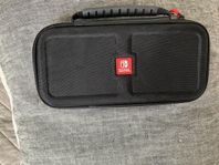 Nintendo Switch Deluxe Travel Case, nypris 299