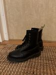 Dr Martens Vegan 8 boot Black 