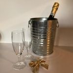 CHAMPAGNE BUBBEL VIN KYLARE SILVERFÄRGAD METALL JULKLAPP