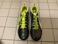 Puma fotbollsskor gräs stl.39, UK 6.