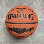 Basketbollar Spalding och Wilson, storlek 6