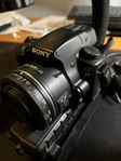 Sony a37 + 2 objektiv och action grip