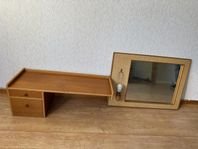 Teak vägghängd sminkbord / toalett bord